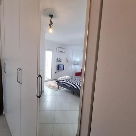 New Modern Studio In Central Apartment